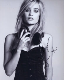 Laura Whitmore 2