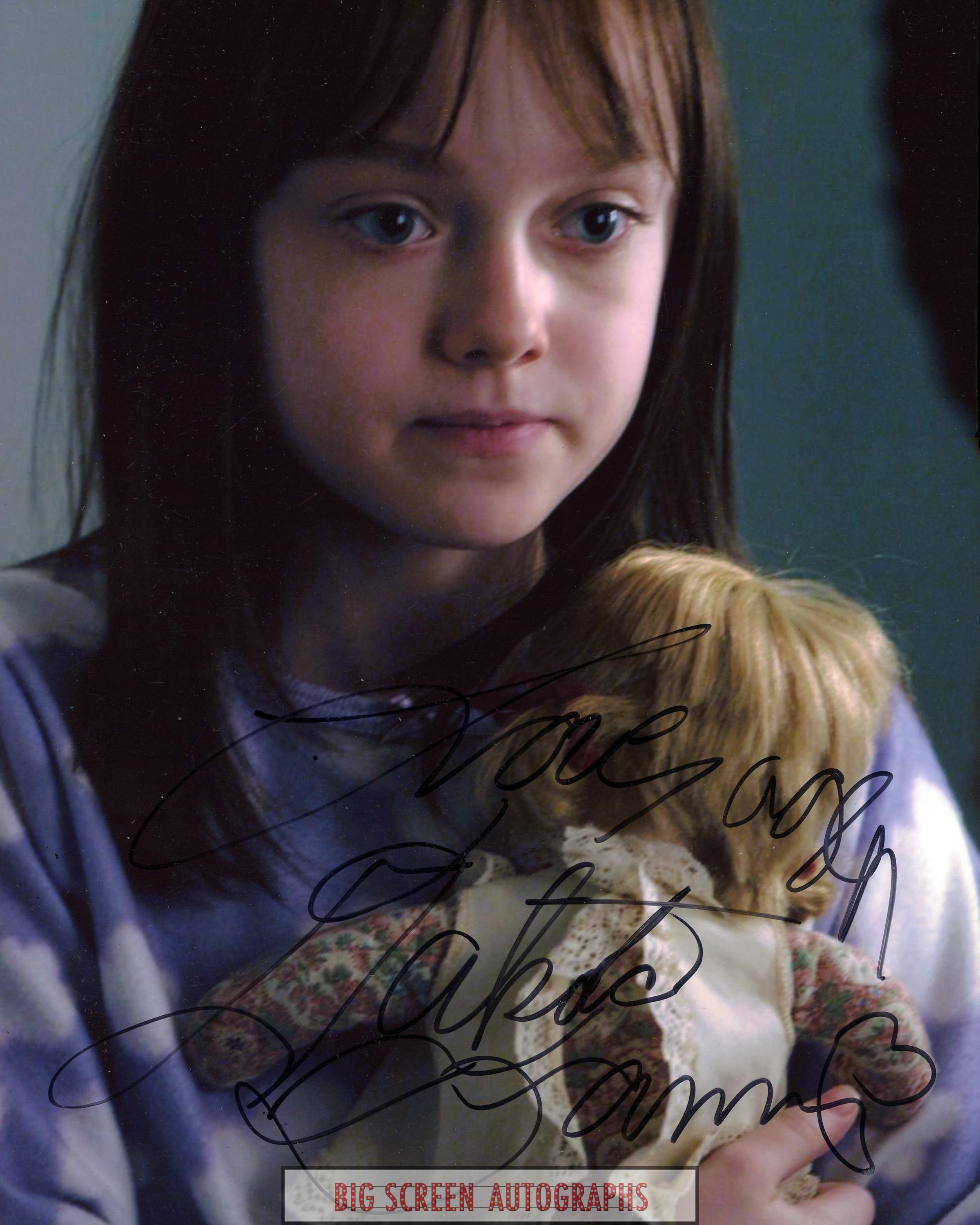 Dakota Fanning 'Young signature' (+ACOA)