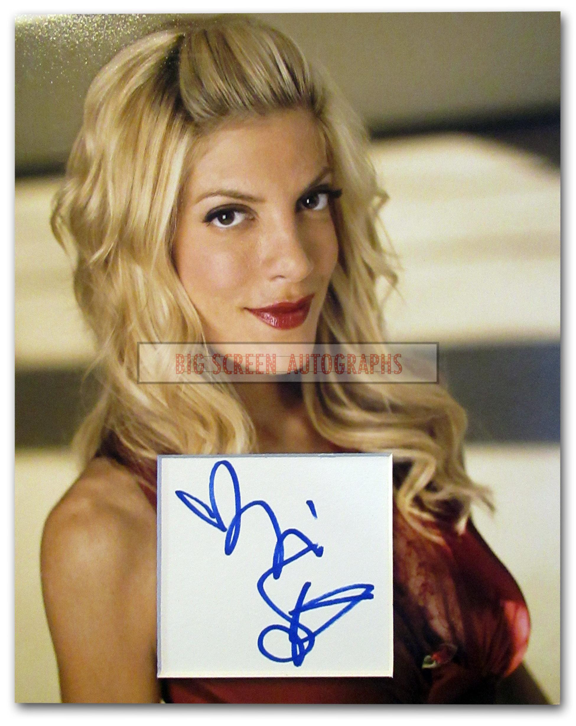 Tori Spelling signed display