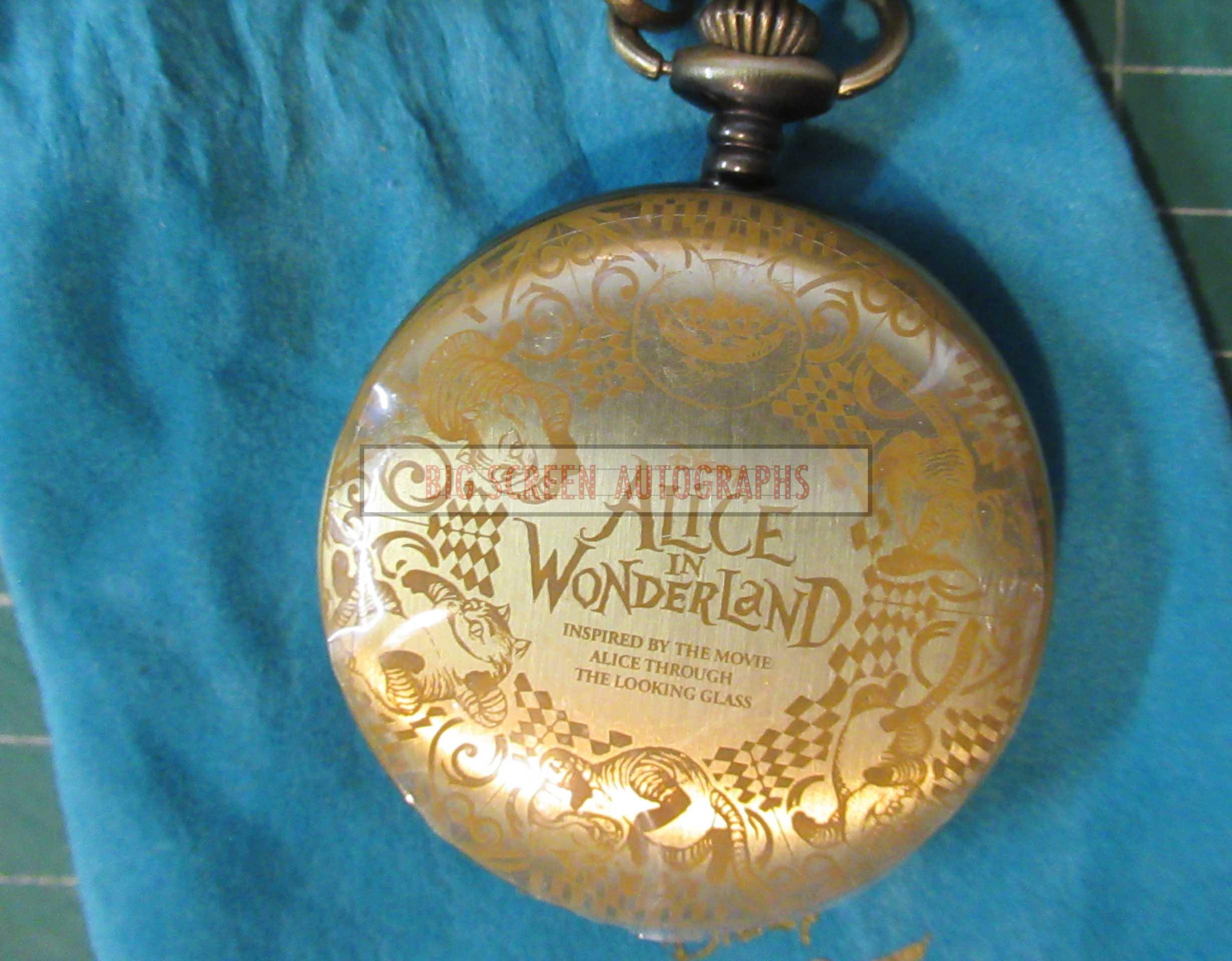 Alice in Wonderland promotional pocket watch - Image 5